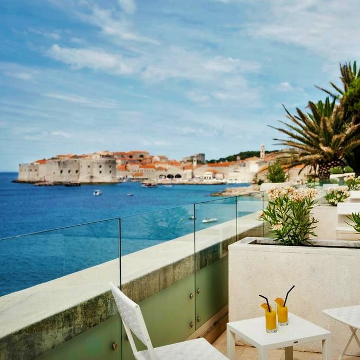 Hotel Excelsior, Dubrovnik outdoor restaurant view of sea and old town